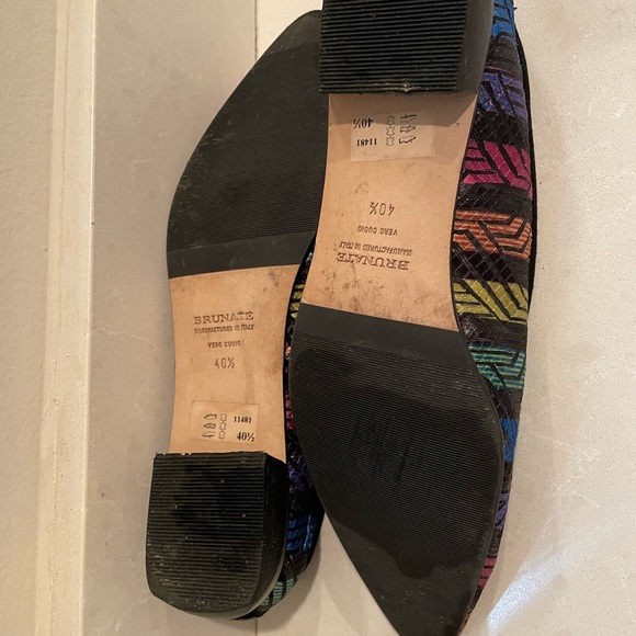 Stunning multicolored embroidered mesh flat - Picture 6 of 7